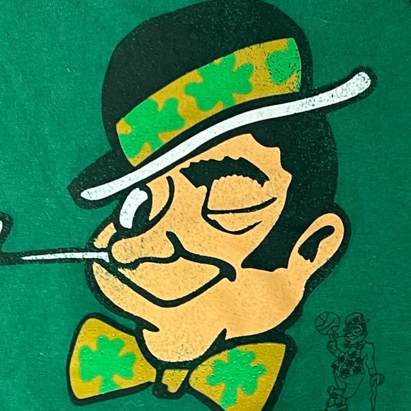 Boston Celtics NBA Basketball Sports Crewneck Green Tshirt - Picture 3 of 4